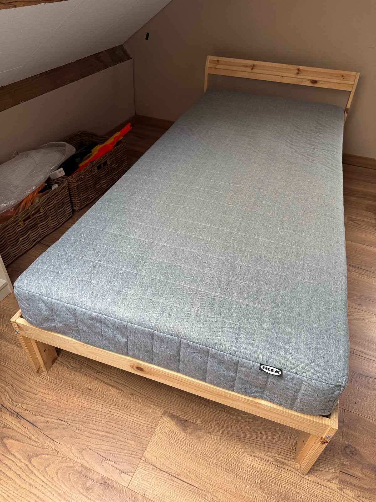 IKEA NEIDEN bed met lattenbodem en matras, Ophalen, 90 cm, Eenpersoons, Blauw