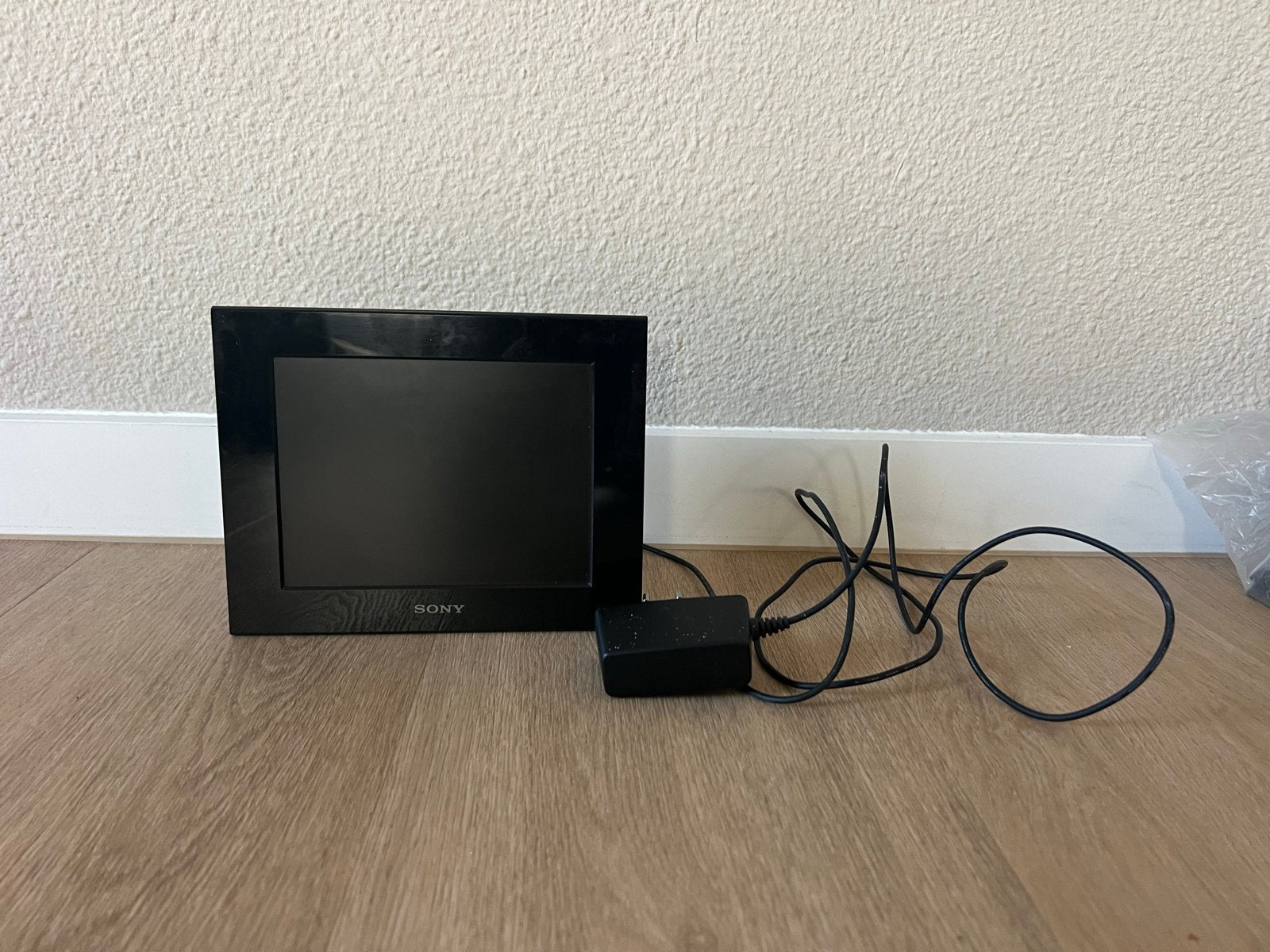 Sony digitale fotolijst - Zwart, inclusief adapter, Gebruikt, Ophalen of Verzenden, Diavoorstelling, 8 tot 12 inch