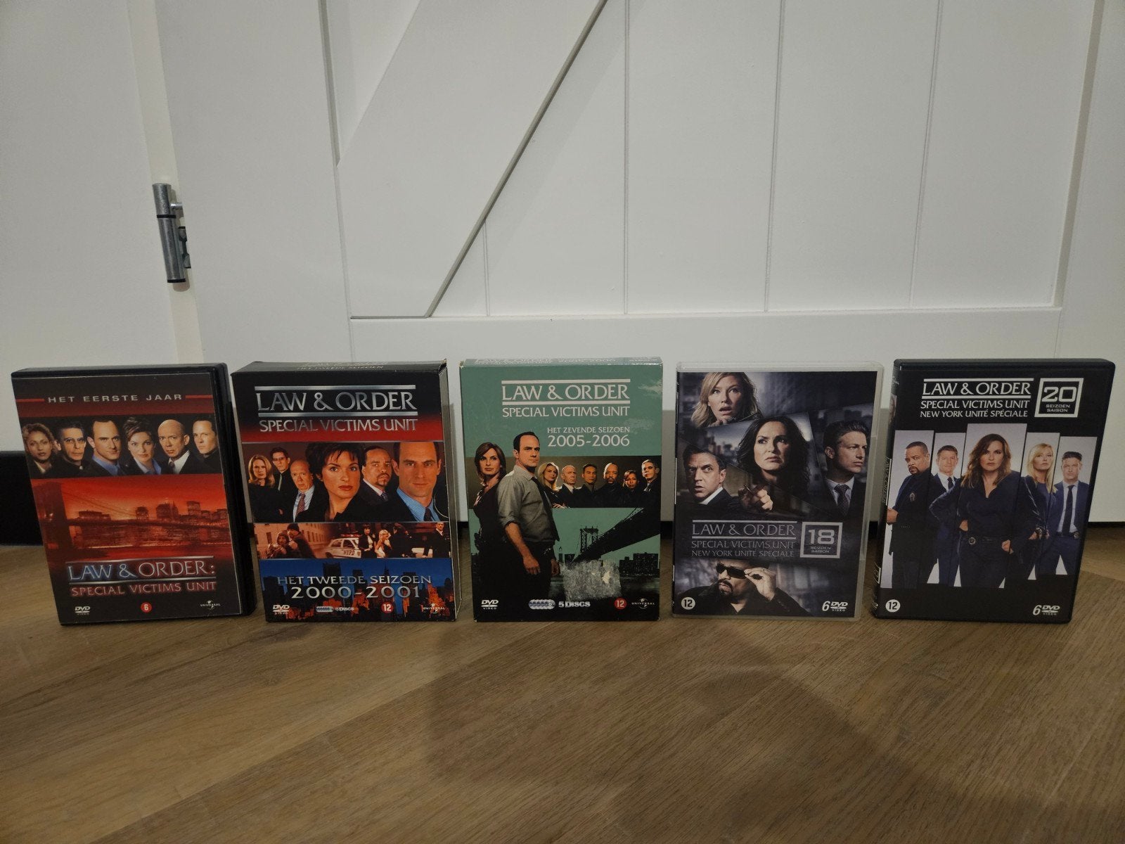 Law & Order Special Victims Unit 1, 2, 7, 18, 20., Nederlands, Ophalen of Verzenden, Inclusief doosje, Gebruikt