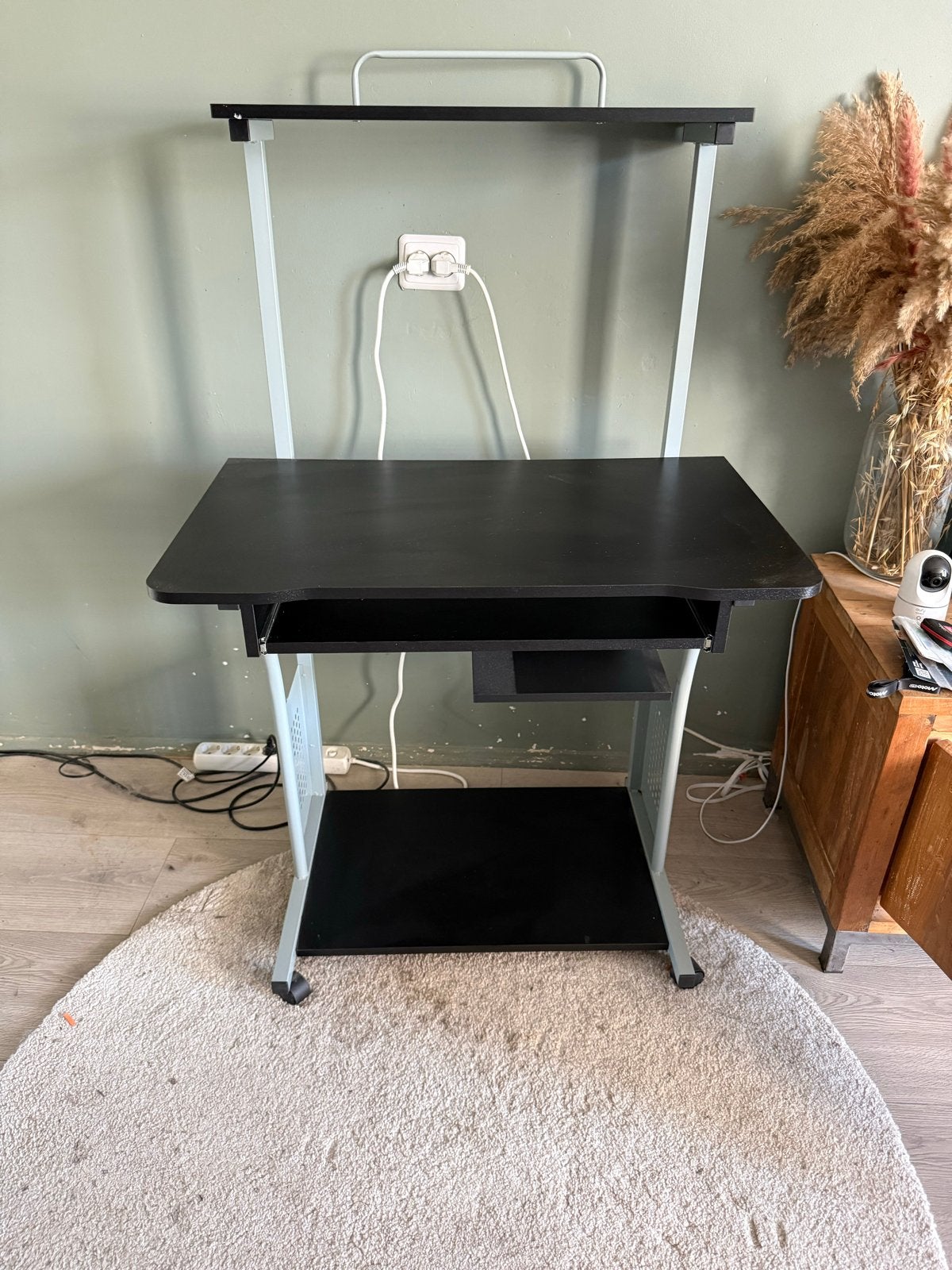 Compacte computer tafel - Ideaal voor kleine ruimtes, Ophalen, Zwart, Gebruikt, Spaanplaat of MDF