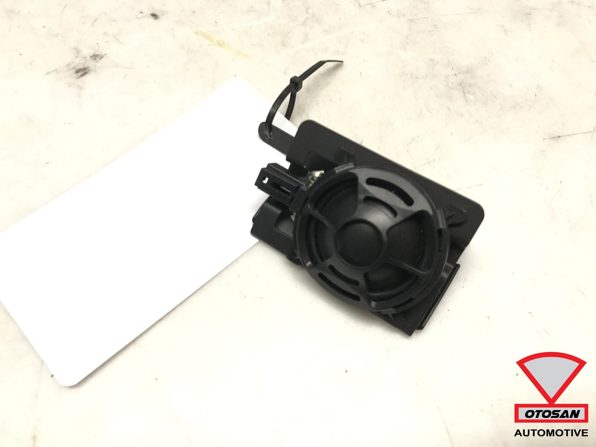 Audi A4 8W B&O Bang & Olufsen Tweeter Rechts Voor 8W5035400D, Gebruikt, AUDI AG, Auto-Union-Strasse 1
85045  Ingolstadt, DE, Kundenbetreuung@audi.de