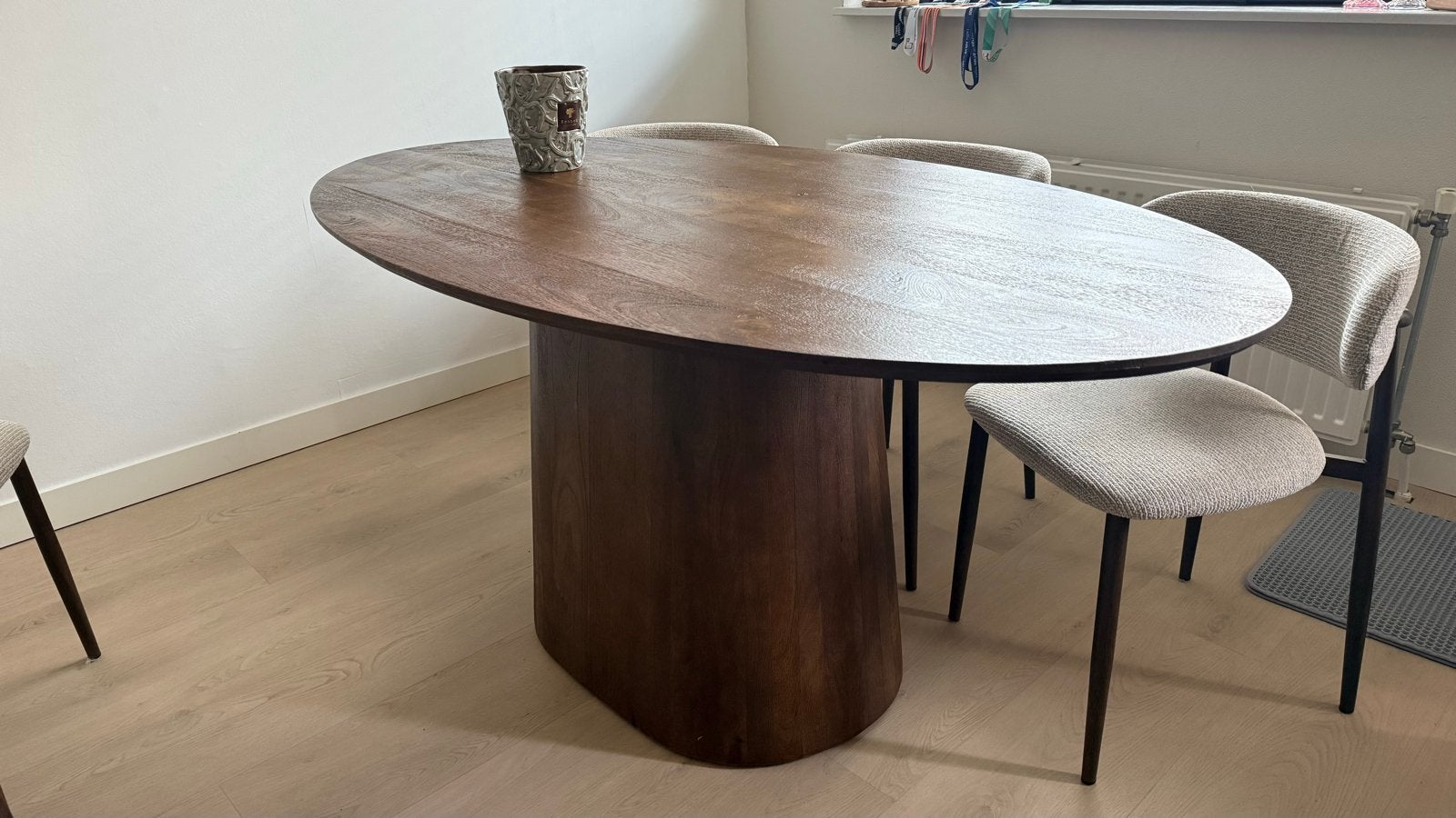 Ovale eettafel met 6 stoelen - Zo goed als nieuw, Ophalen, 100 tot 150 cm, Zo goed als nieuw, 150 tot 200 cm