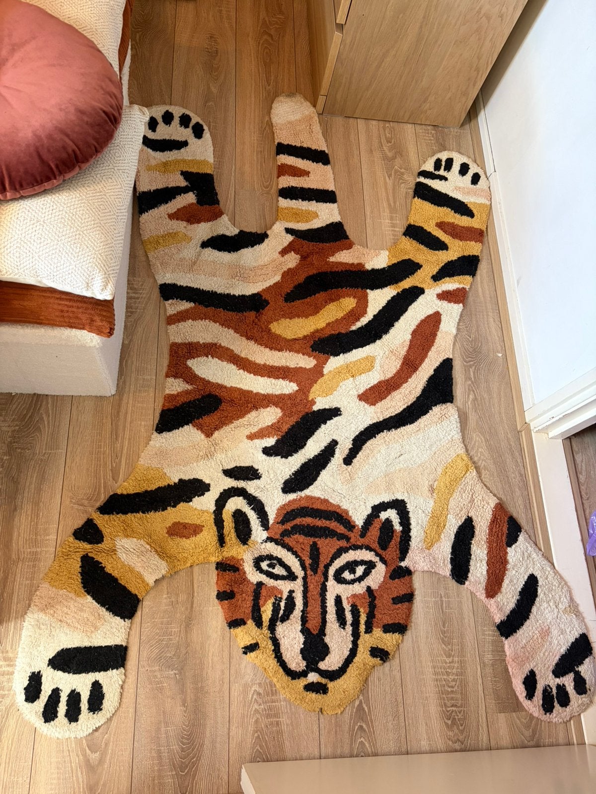 Vloerkleed tijger, Geel, Ophalen of Verzenden, Zo goed als nieuw, 150 tot 200 cm