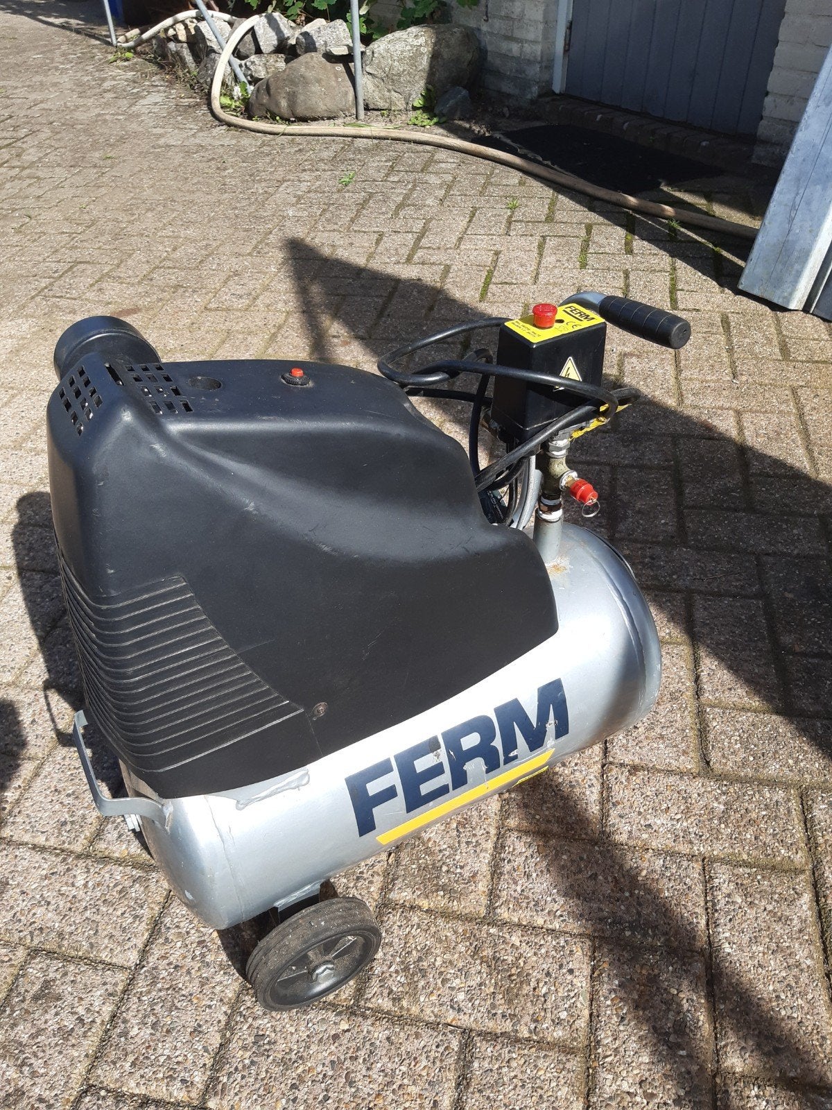 Ferm Compressor - Compact en Mobiel, Doe-het-zelf en Verbouw, Ophalen, Gebruikt, Minder dan 200 liter/min, Mobiel