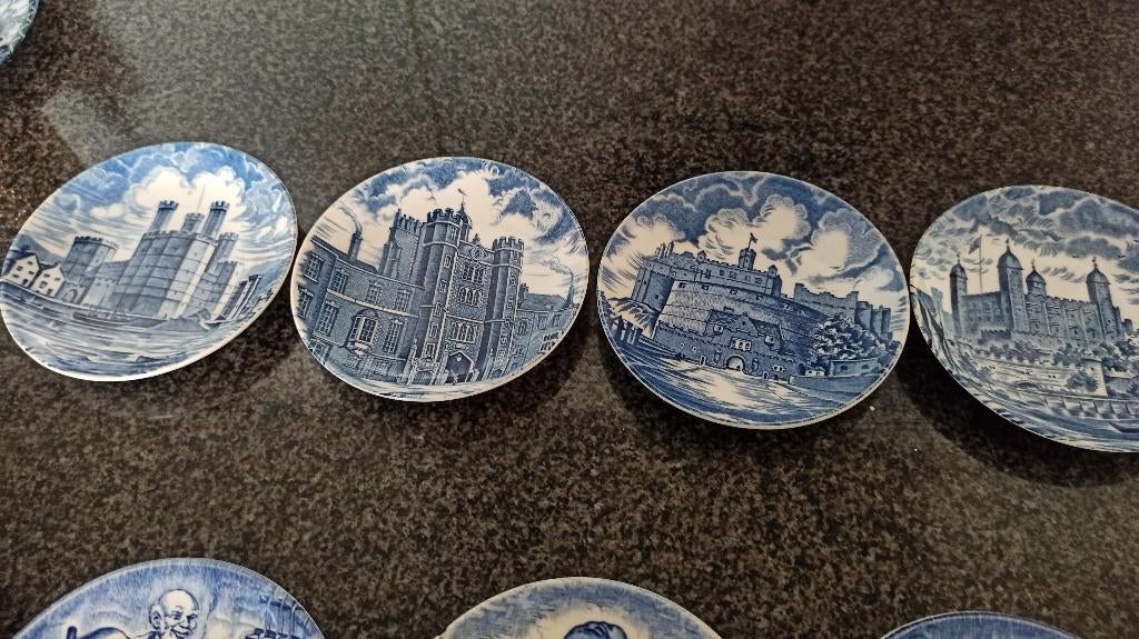 8 kleine bordtjes, Ophalen of Verzenden