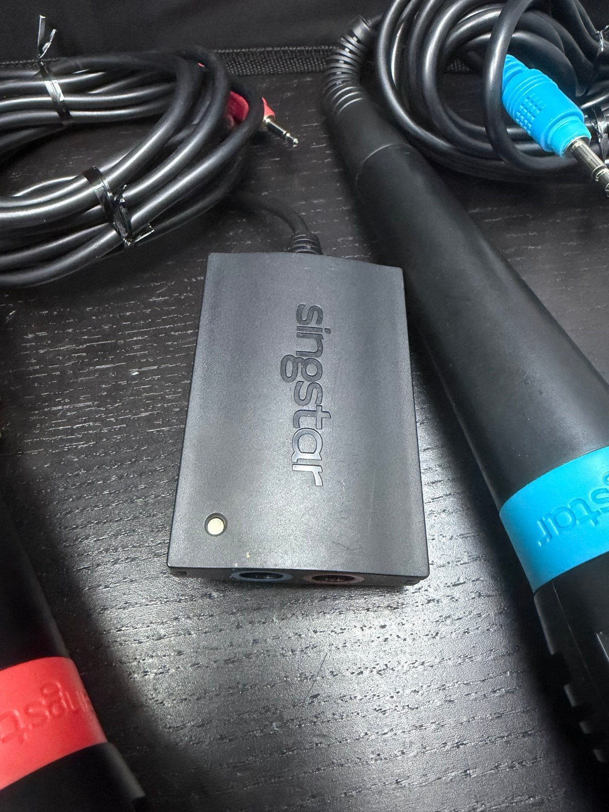 Sony SingStar microfoons rood & blauw + USB adapter PS2 PS3, Z, Microfoon, Ophalen of Verzenden, PlayStation 2