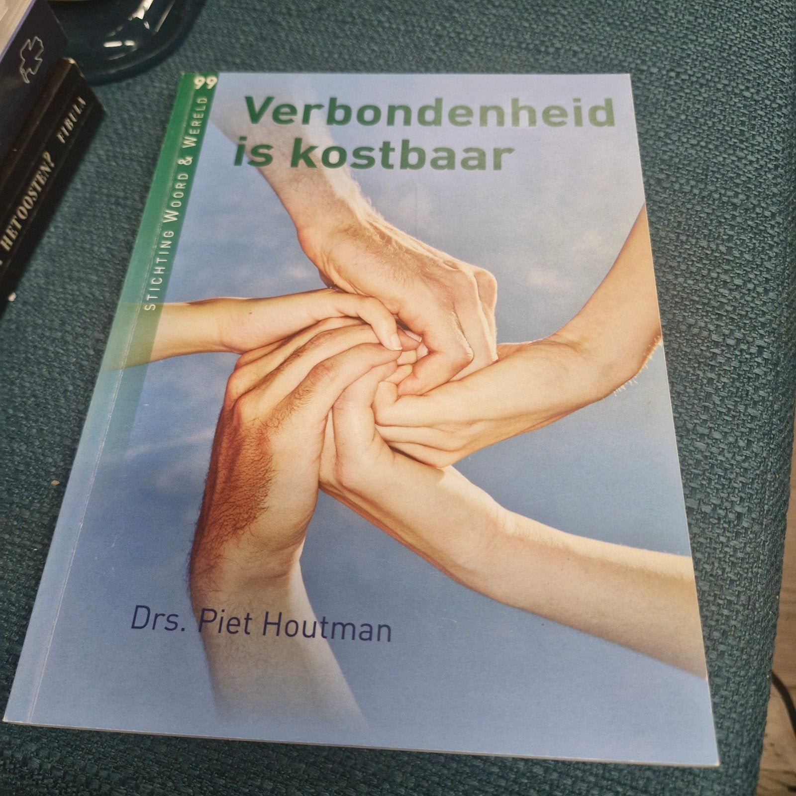 Verbondenheid is kostbaar - Drs. Piet Houtman, Ophalen of Verzenden, Zo goed als nieuw, Drs. Piet Houtman