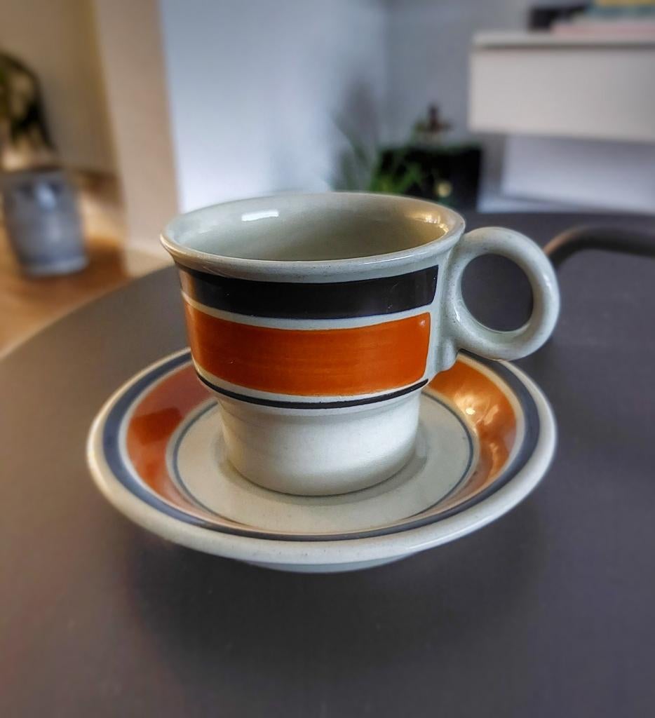 Vintage kop en schotel van Höganäs Keramik, Antiek en Kunst, Antiek | Servies los, Ophalen of Verzenden