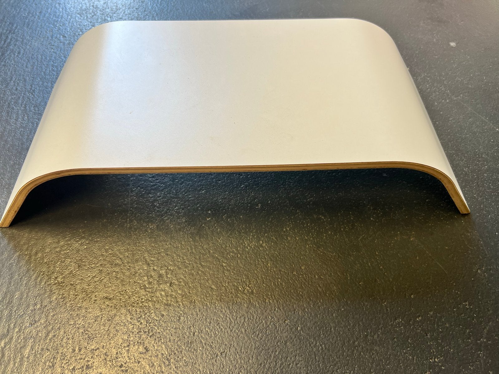 Ikea sigfinn Witte monitorstandaard van gebogen hout, Computers en Software, Laptopstandaarden, Ophalen, Zo goed als nieuw, In hoogte verstelbaar