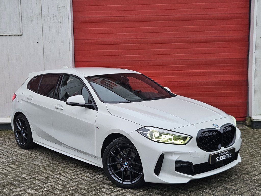 BMW 1-serie 118i High Executive M-Sport | Head-up | Leder |, Auto's, BMW, Bedrijf, Te koop, 1-Serie, ABS, Airbags, Airconditioning