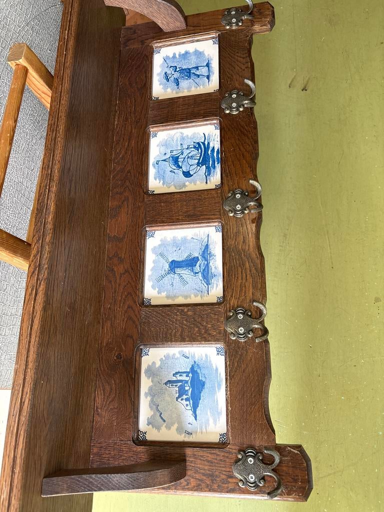 Antieke houten wandkapstok met Delfts blauwe tegels, Gebruikt, Minder dan 100 cm, Hout, Ophalen