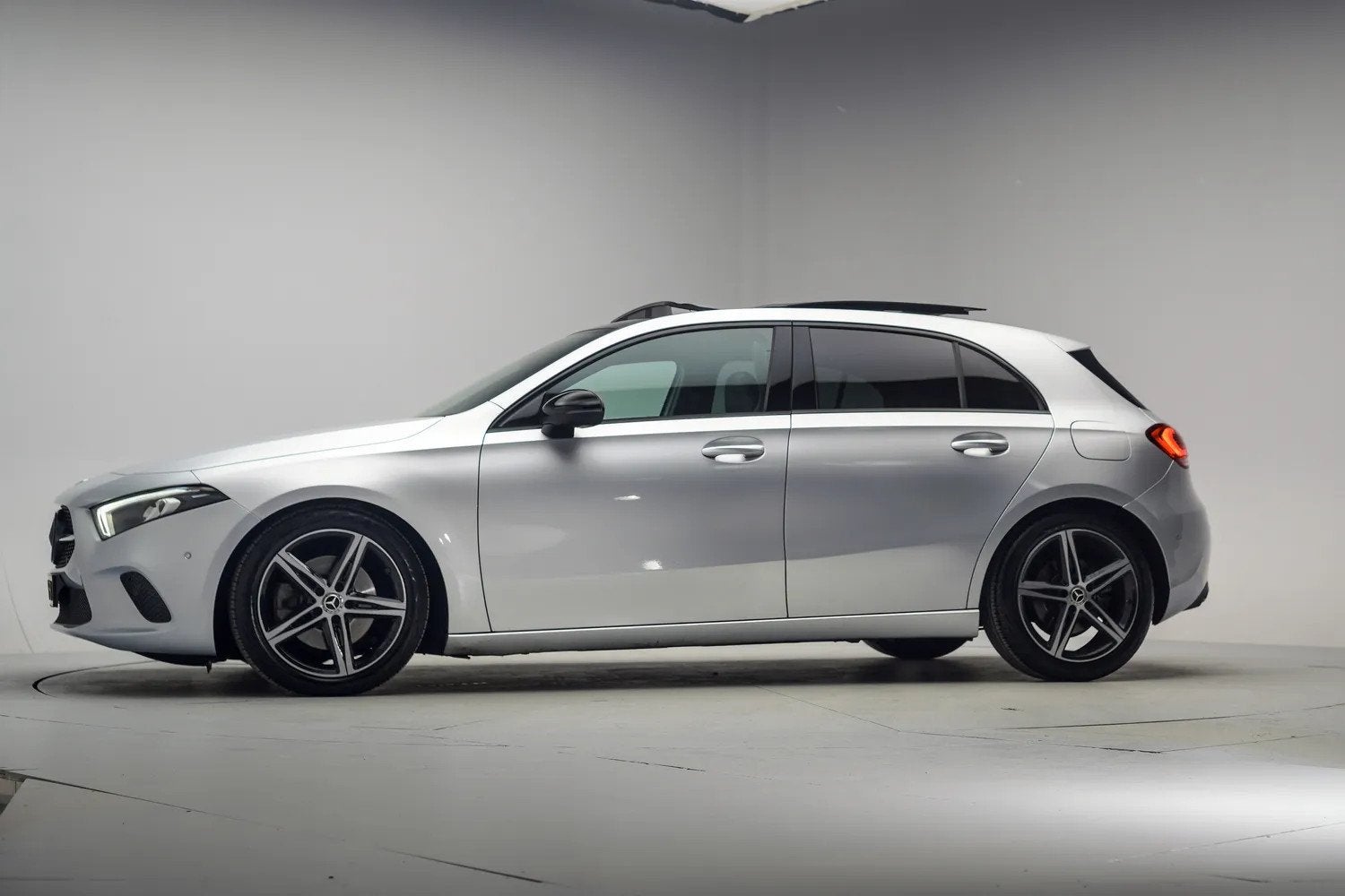 Mercedes-Benz A-Klasse 220 Launch Edition Aut. [ Panoramalda, Auto's, Automaat, Gebruikt, Bedrijf, 1600 kg