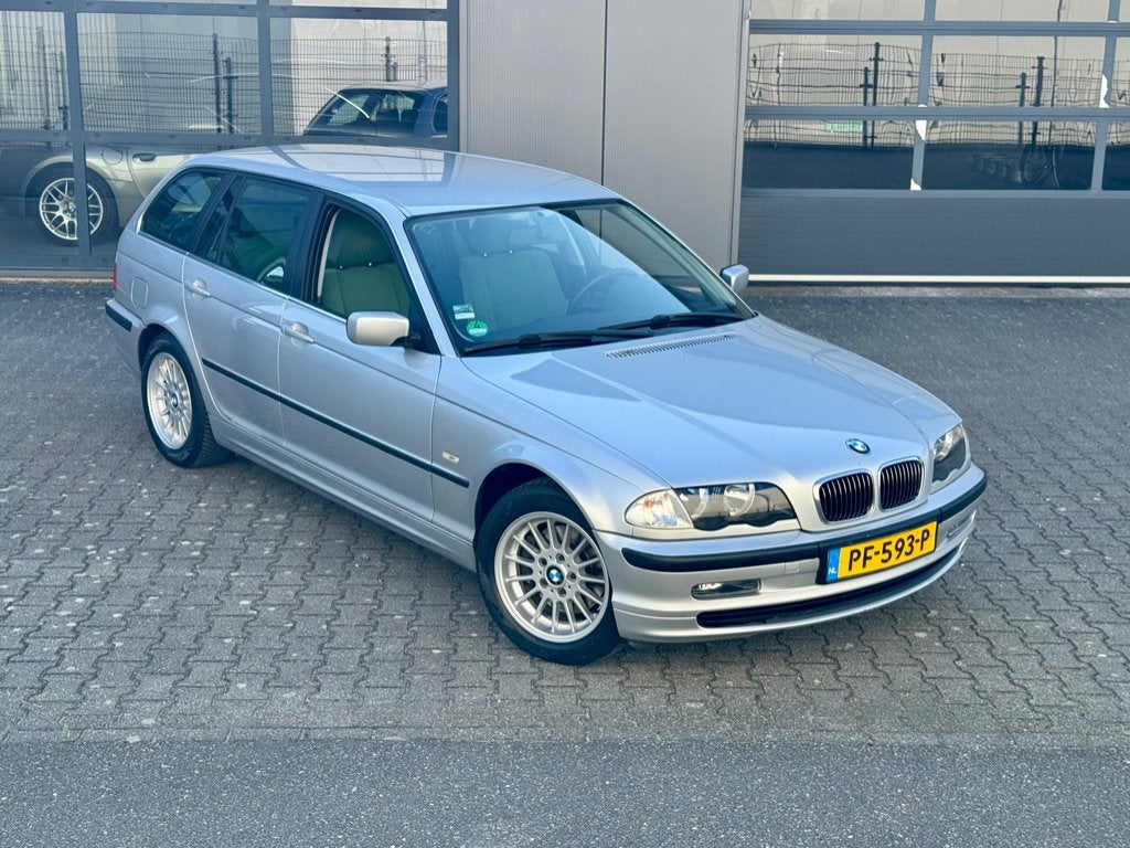 BMW 3-Serie 320i | Touring Trekhaak | Aut.Airco | Youngtimer, 2171 cc, 11 km/l, Handgeschakeld, Particulier