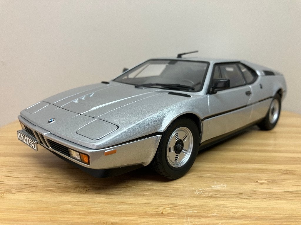 BMW M1 van 1980  Zilver metallic  1/18 Norev, Hobby en Vrije tijd, Modelauto's | 1:18, Ophalen of Verzenden, Nieuw, Auto, Norev