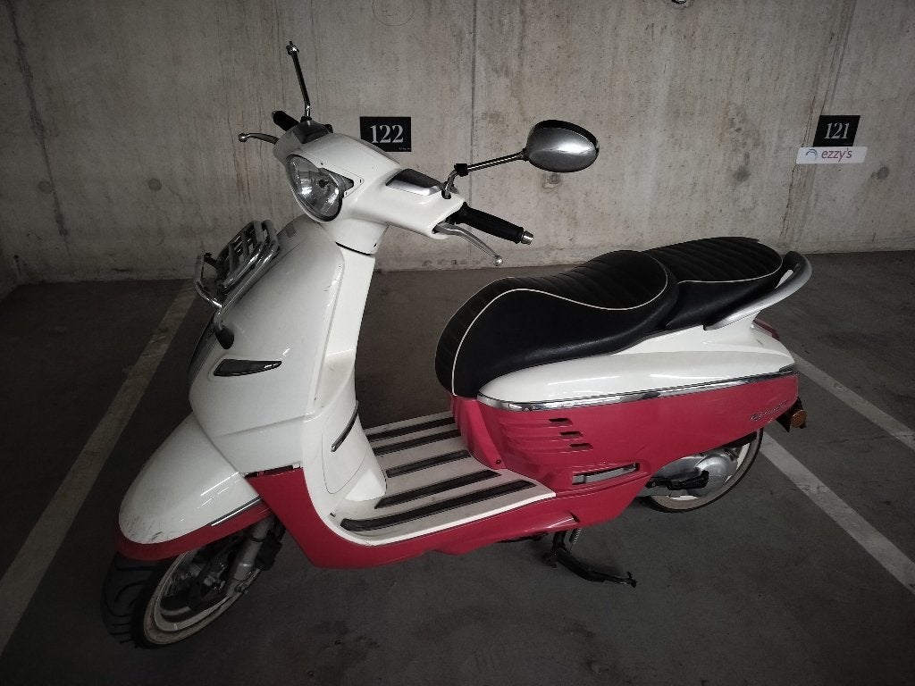 Peugeot Django snorscooter + origineel slot + helm TE KOOP, Ophalen, Gebruikt, Benzine, Peugeot