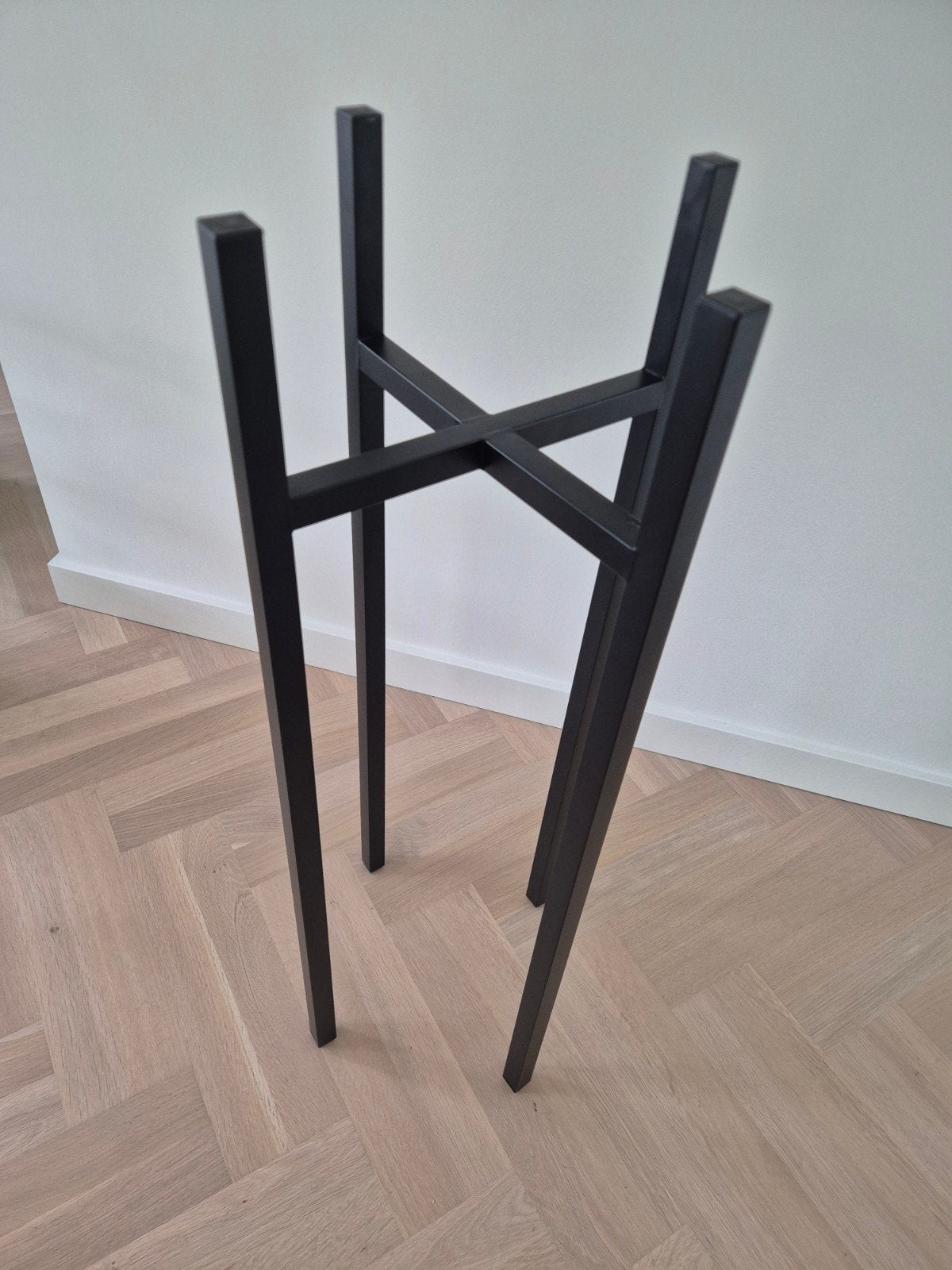 Moderne zwarte metalen plantenstandaard, Ophalen, Zwart, Zo goed als nieuw, Metaal