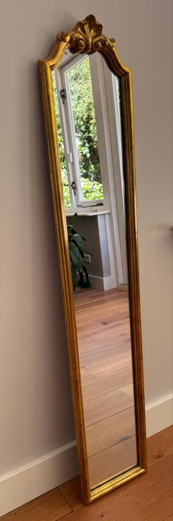 Antieke gouden spiegel met sierlijke lijst, Huis en Inrichting, Woonaccessoires | Spiegels, Ophalen, Minder dan 50 cm, 100 tot 150 cm