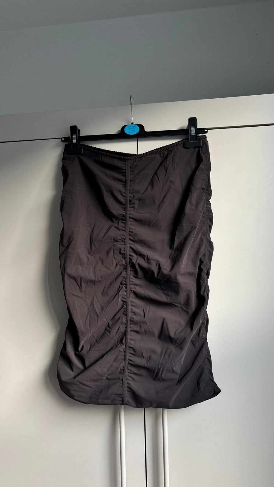 NIEUW MOQ Rok - Donkerbruine gerimpelde rok maat 38, Kleding | Dames, Maat 38/40 (M), Bruin, Nieuw, Ophalen of Verzenden