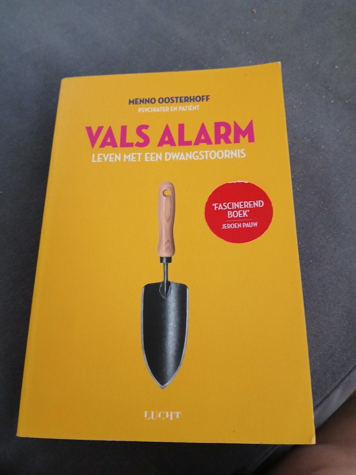 Vals Alarm: Leven met een Dwangstoornis - Menno Oosterhoff, Ophalen of Verzenden, Zo goed als nieuw, Klinische psychologie, Menno Oosterhoff