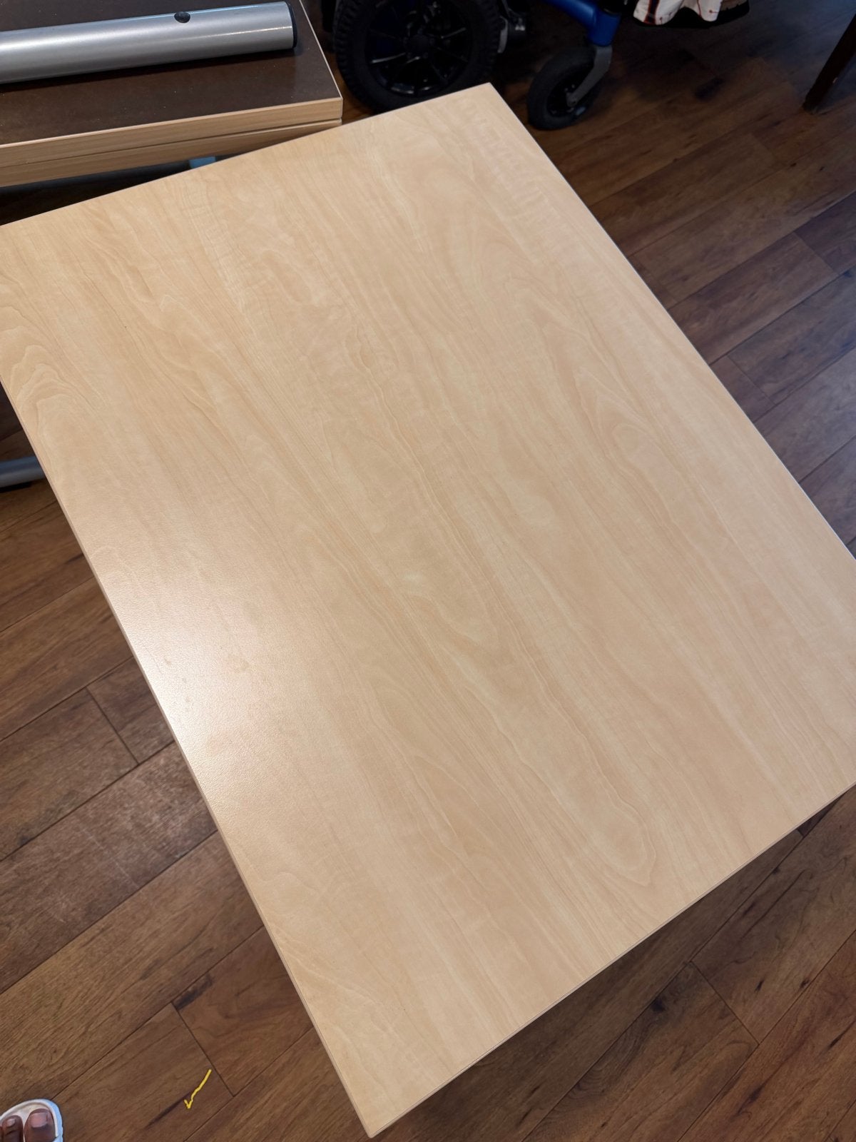 Schooltafels (12 st.) en stoelen (28 st.), Ophalen, Gebruikt