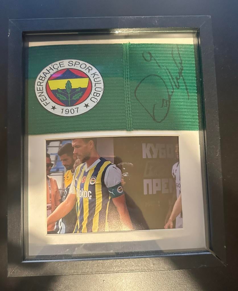 Fenerbahce Aanvoerdersband Dzeko (gedragen), Verzamelen, Ophalen of Verzenden, Zo goed als nieuw, Buitenlandse clubs, Shirt