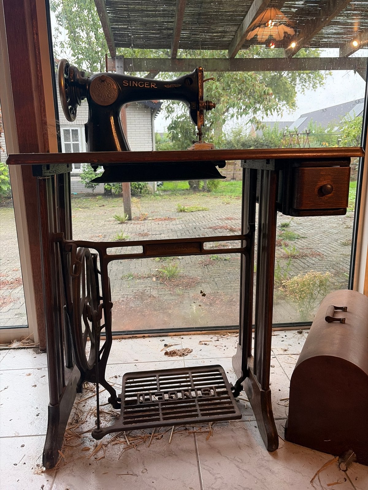 Antieke Singer Naaimachine met Onderstel, Antiek en Kunst, Antiek | Naaimachines, Ophalen
