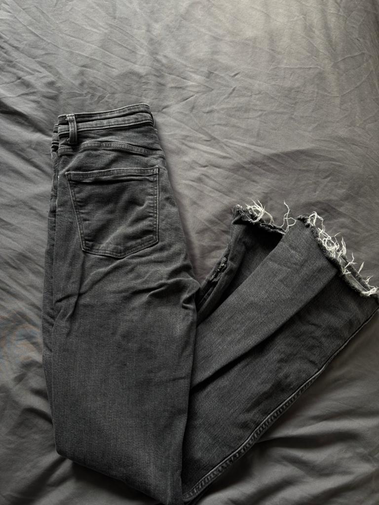 Bershka Flaired jeans, Ophalen of Verzenden, Zo goed als nieuw, Zwart, W28 - W29 (confectie 36)