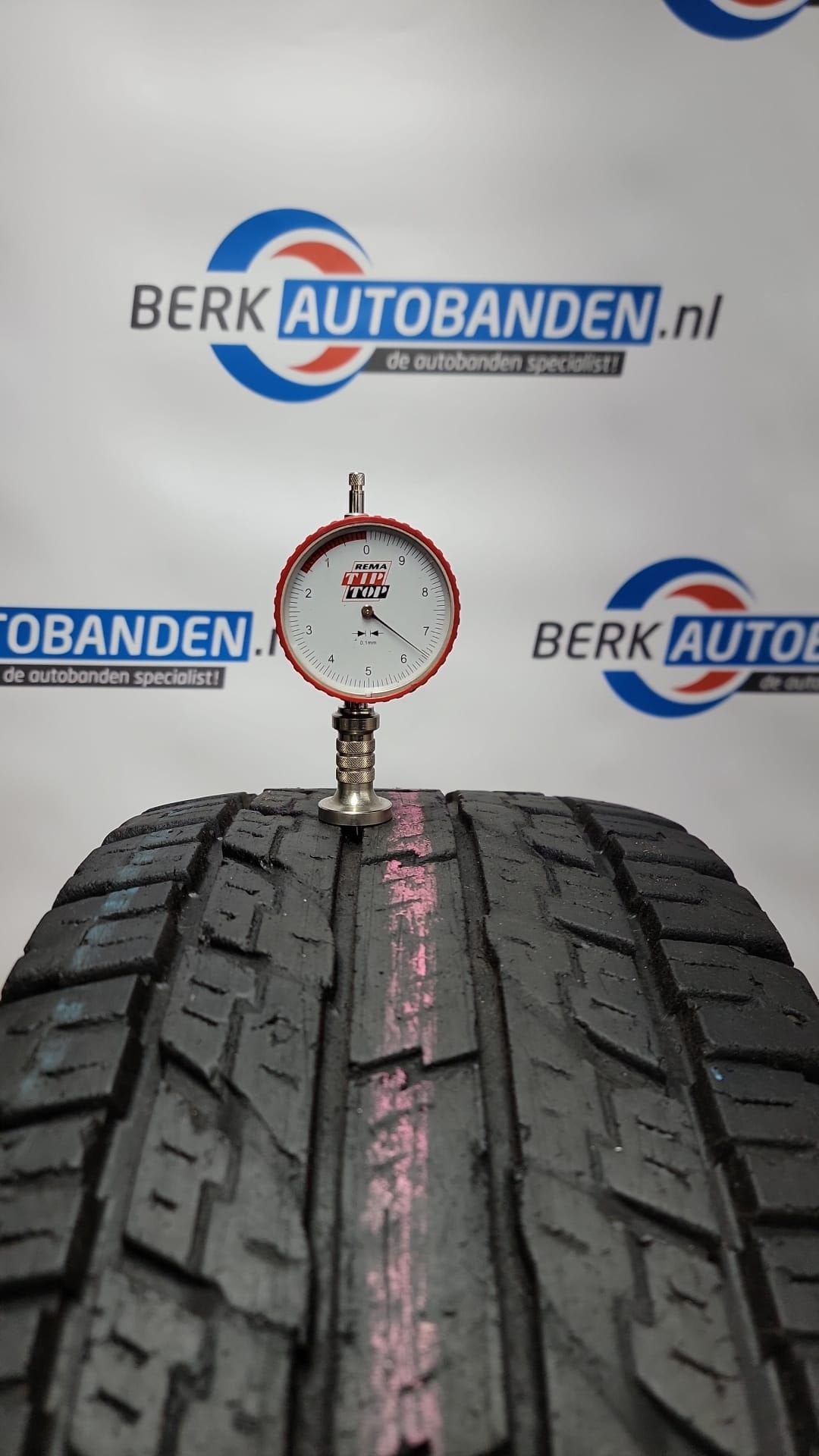 2x Yokohama Geolandar A/T G015 255/70 R15C 112/110S 255/70/1, Auto-onderdelen, Ophalen, -, -, Band(en)