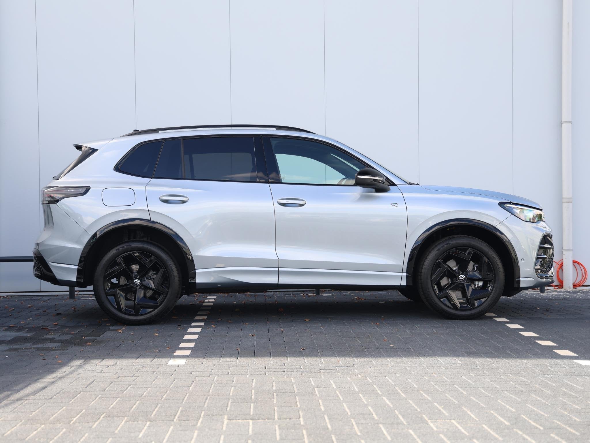 Volkswagen Tiguan 1.5 eHybrid R-Line Business 204pk DSG | Bl, Auto's, Volkswagen, Stof, Euro 6, 150 min, Plug-in hybride