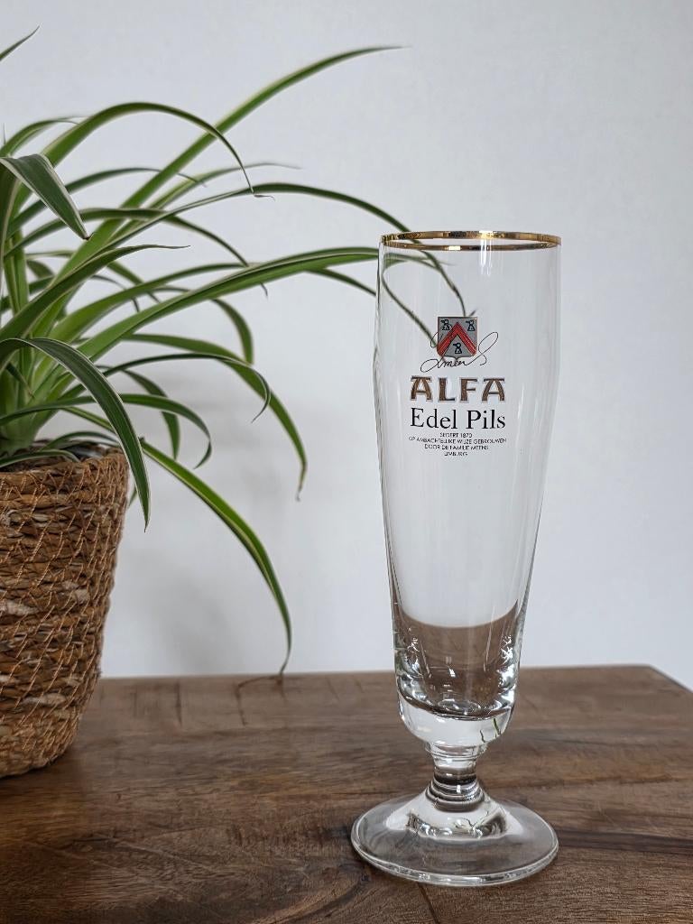 ALFA Edel Pils bierglas / glas op voet, Verzamelen, Ophalen of Verzenden, Zo goed als nieuw, Bierglas