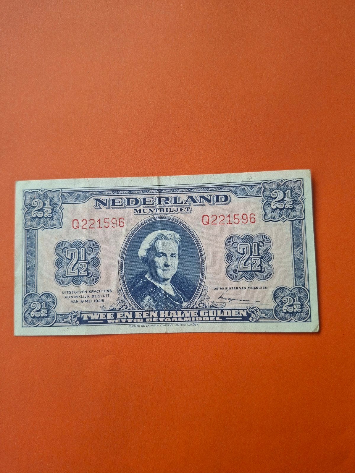 2,5 gulden Wilhelmina uit 1945 in PR
Serie nummer Q 221596
P, Ophalen of Verzenden, 2½ gulden, Los biljet