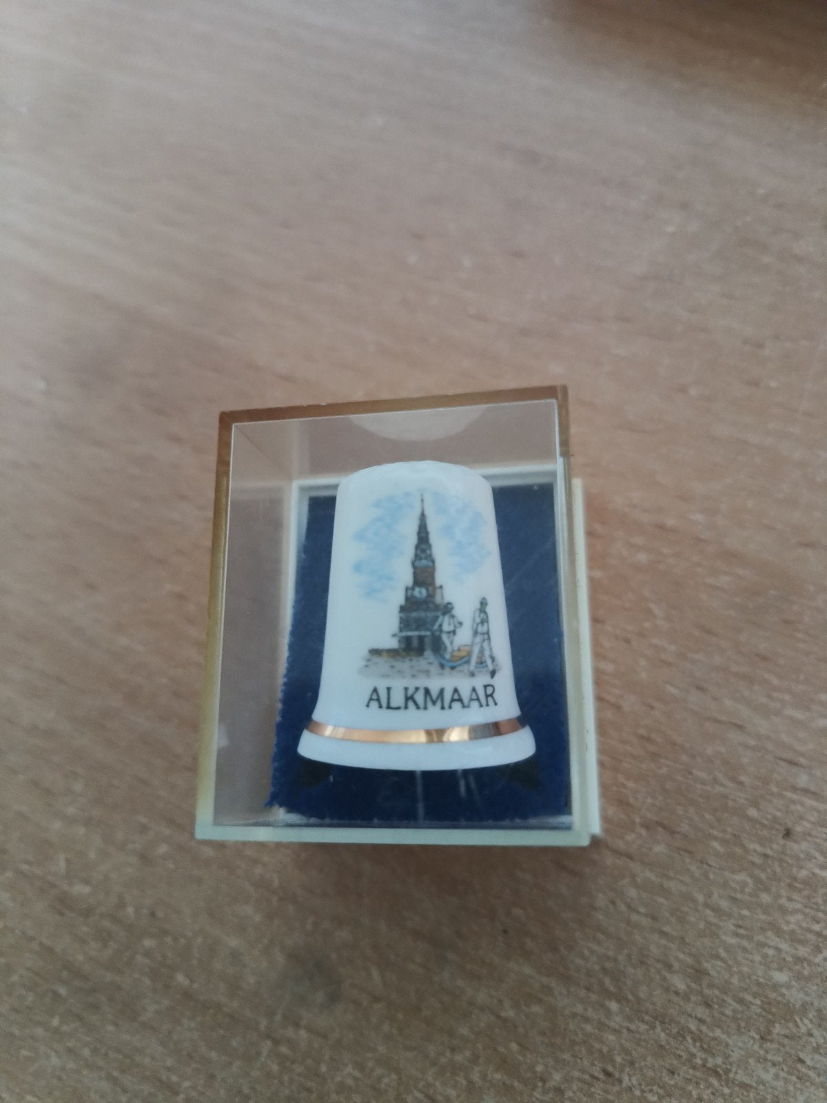 porseleinen vingerhoedje originele doos Alkmaar, Ophalen of Verzenden, Zo goed als nieuw