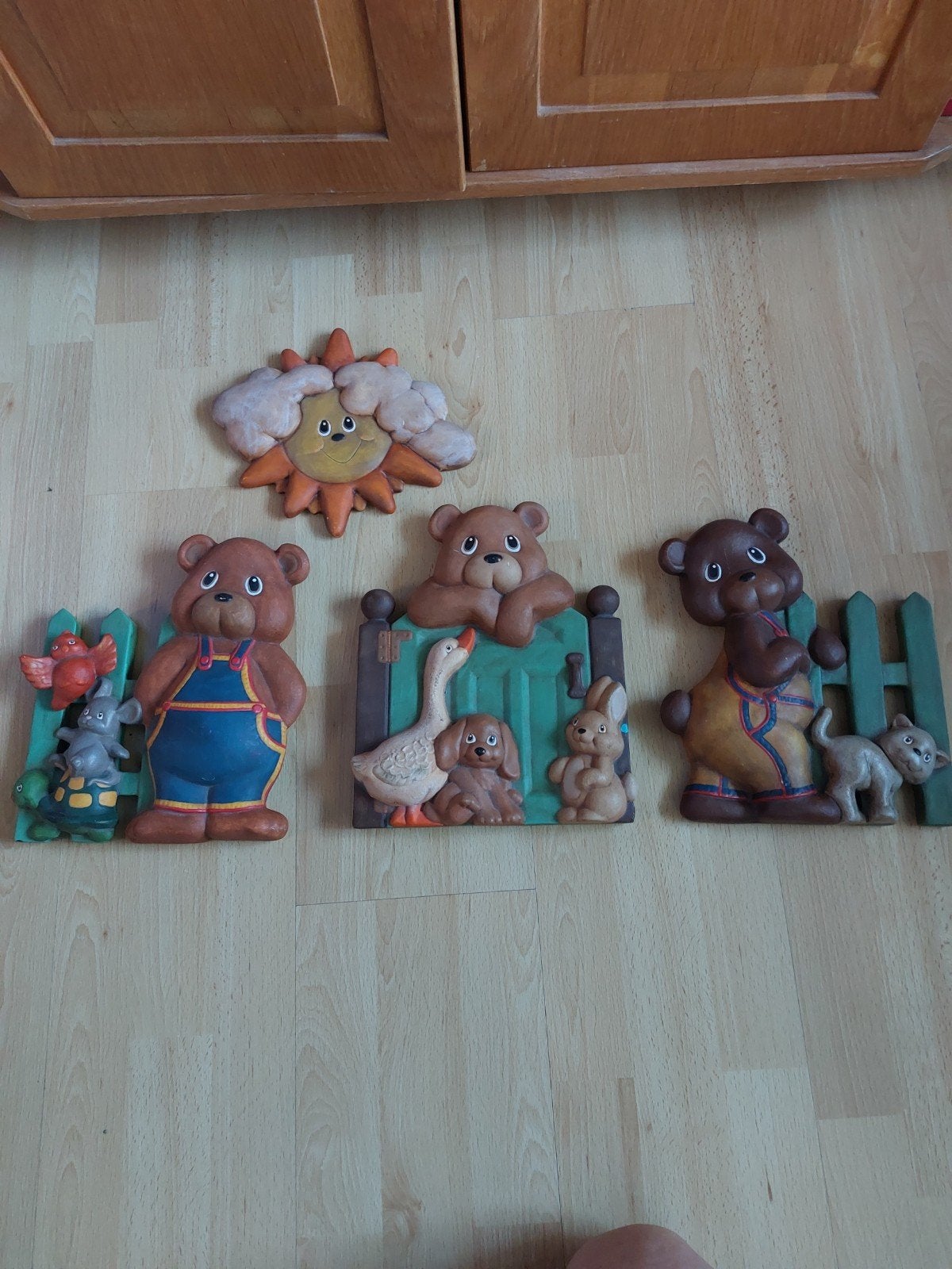 Drieluik keramiek, zelf beschilderd, met beren en dieren, Ophalen