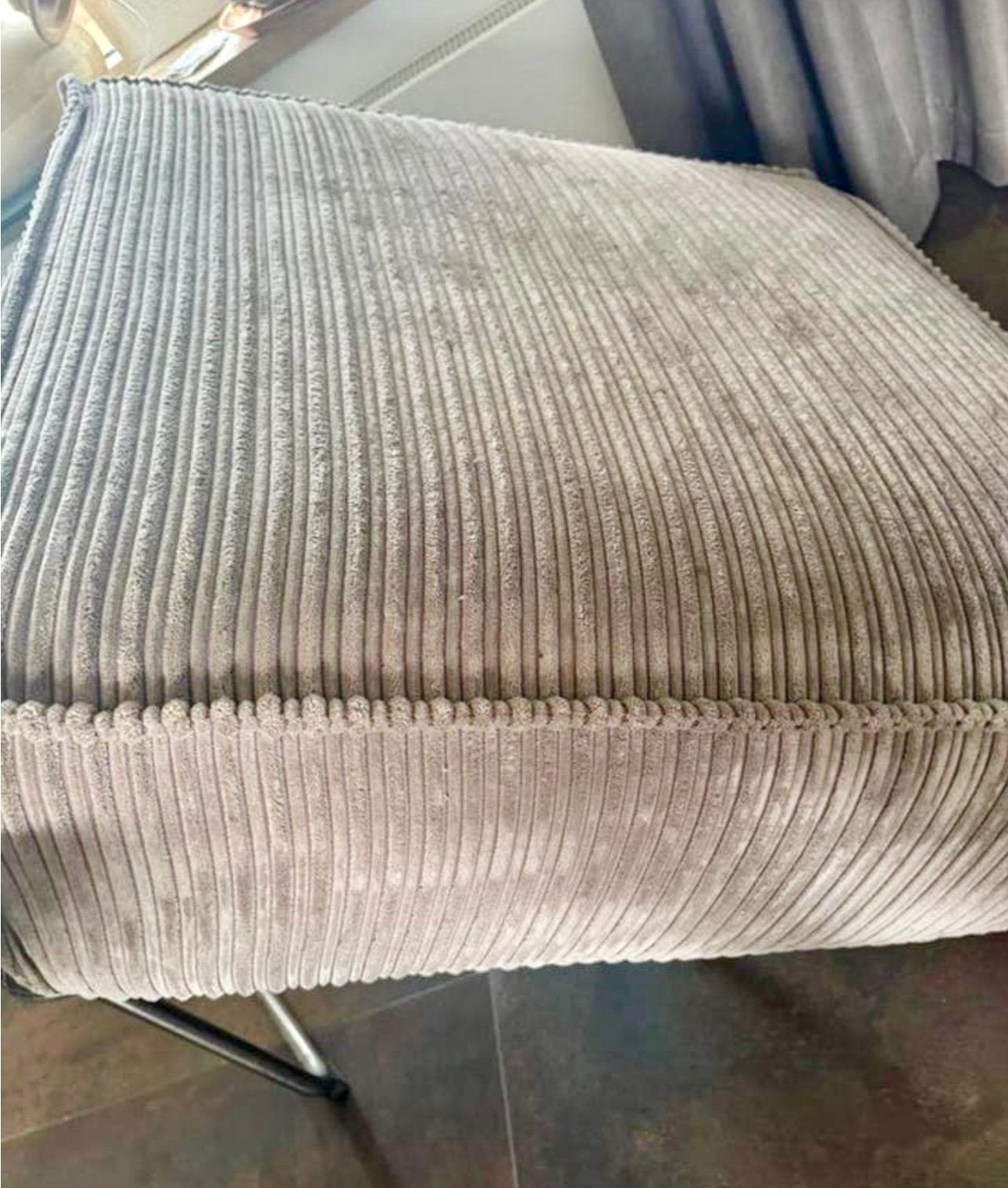 Grote hocker / poef taupe ribstof (UMIX), Ophalen, Zo goed als nieuw, Rechthoekig, Stof