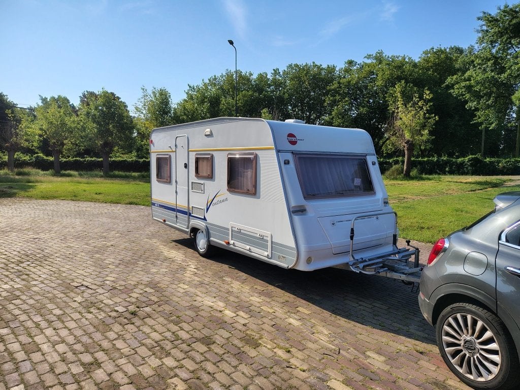 Büstner 435TS Aventgarde 2002, Vast bed, Rondzit, 750 - 1000 kg, Particulier