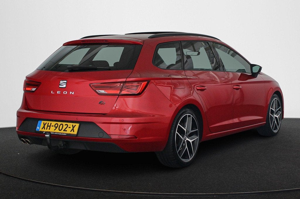 SEAT Leon ST 1.5 TSI FR Business Intense Panoramadak Camera, Auto's, Seat, Stof, Euro 6, 4 cilinders, Leon