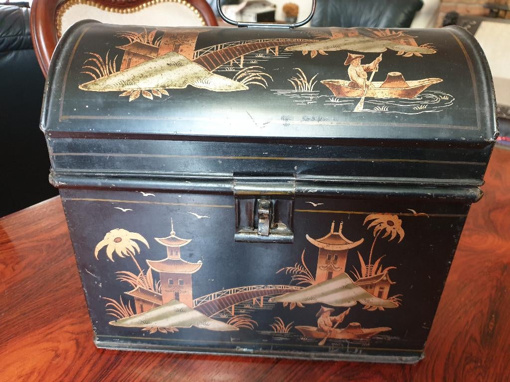 Trommel van Japans lakwerk, Ophalen, Rechthoekig, Metaal