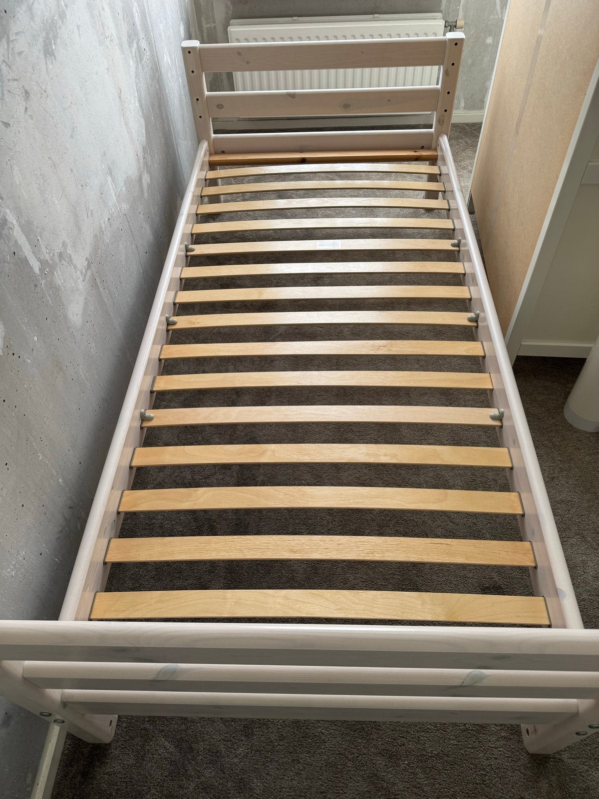 FLEXA Eenpersoonsbed met lattenbodem - Wit hout, Ophalen, Gebruikt, 90 cm, Eenpersoons