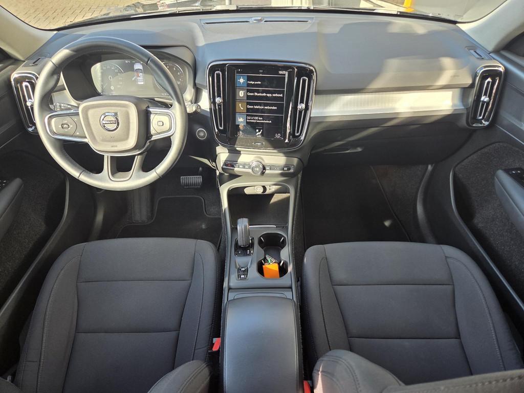 Volvo XC40 1.5 T2 Momentum / Achteruitrijcamera / Sensoren V, Auto's, Volvo, Gebruikt, Euro 6, 129 pk, Leder en Stof