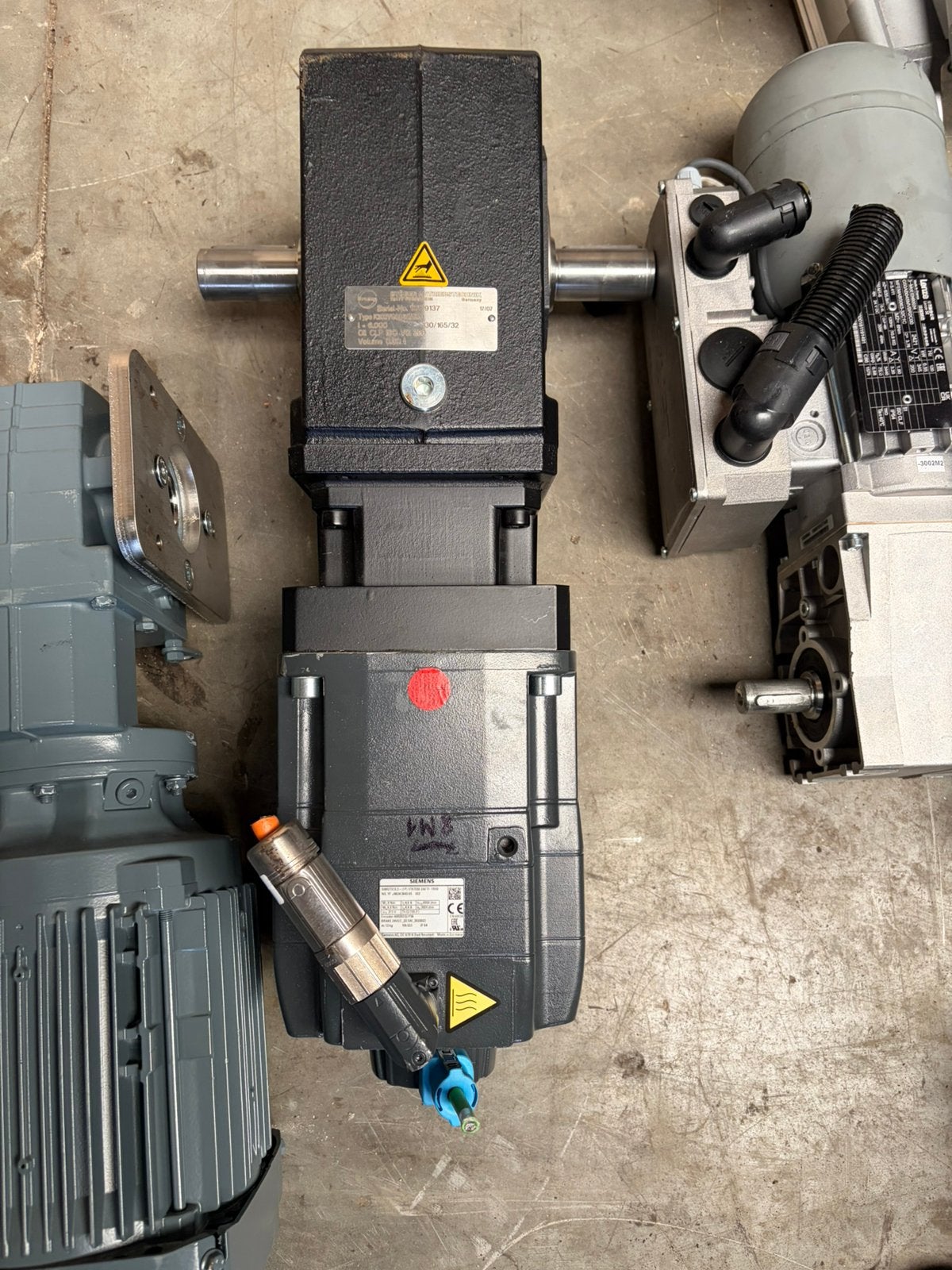 Siemens 1FK7080 servomotor met Stöber reductor i=6, Ophalen