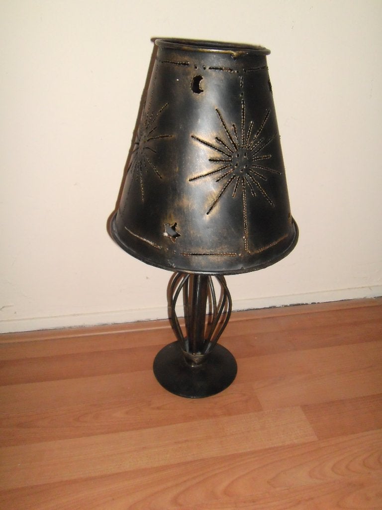 Bijzondere metalen lamp,opengewerkt,industrieël,mancave, 50 cm, Ophalen of Verzenden, Industrieel, Sfeerlamp