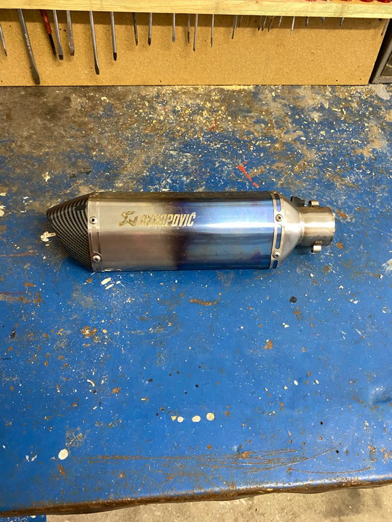 Akrapovic uitlaat met db killer, Motoren, Onderdelen | Overige, Gebruikt, Ophalen of Verzenden