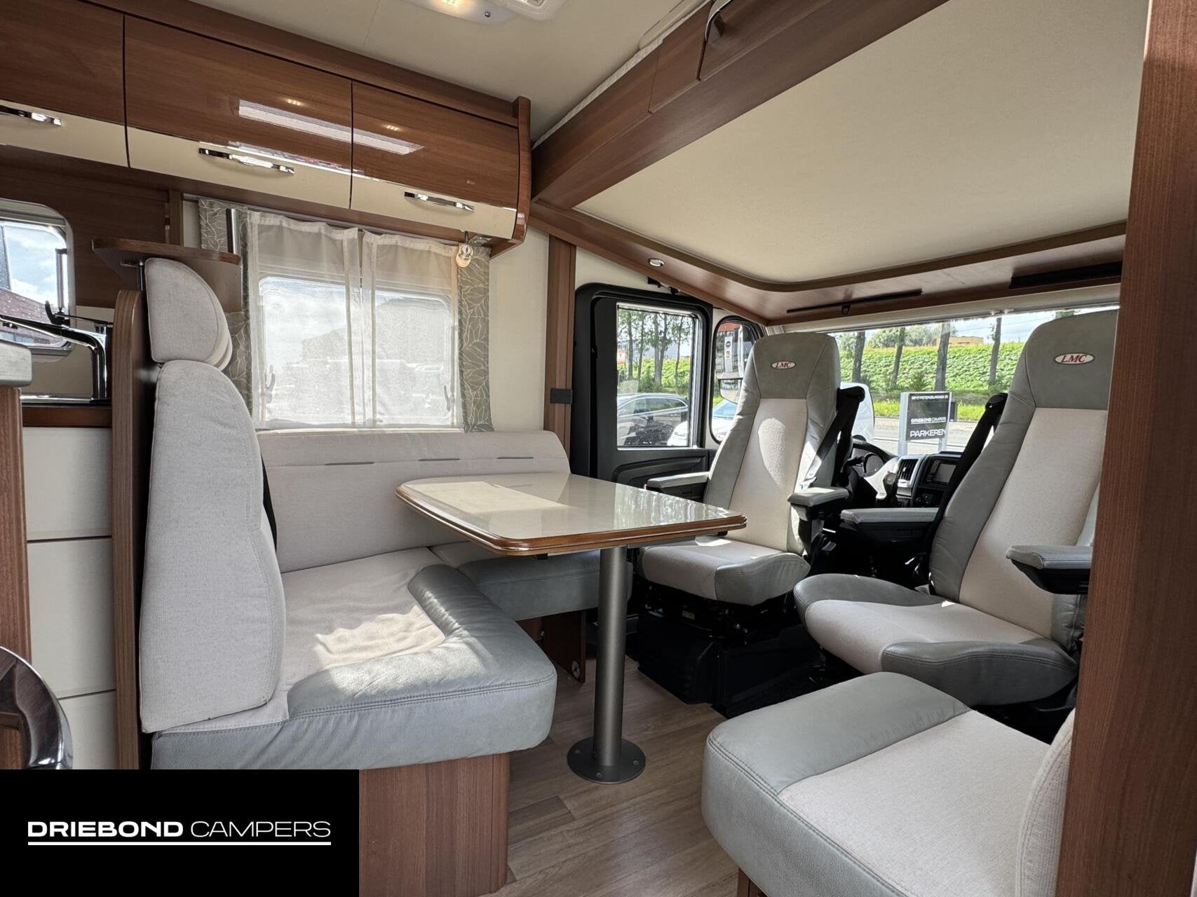 Lmc I735 Explorer Automaat Enkele Bedden Hefbed Zonnepaneel, Caravans en Kamperen, Campers, Airbags, 7 tot 8 meter, Bedrijf, Diesel