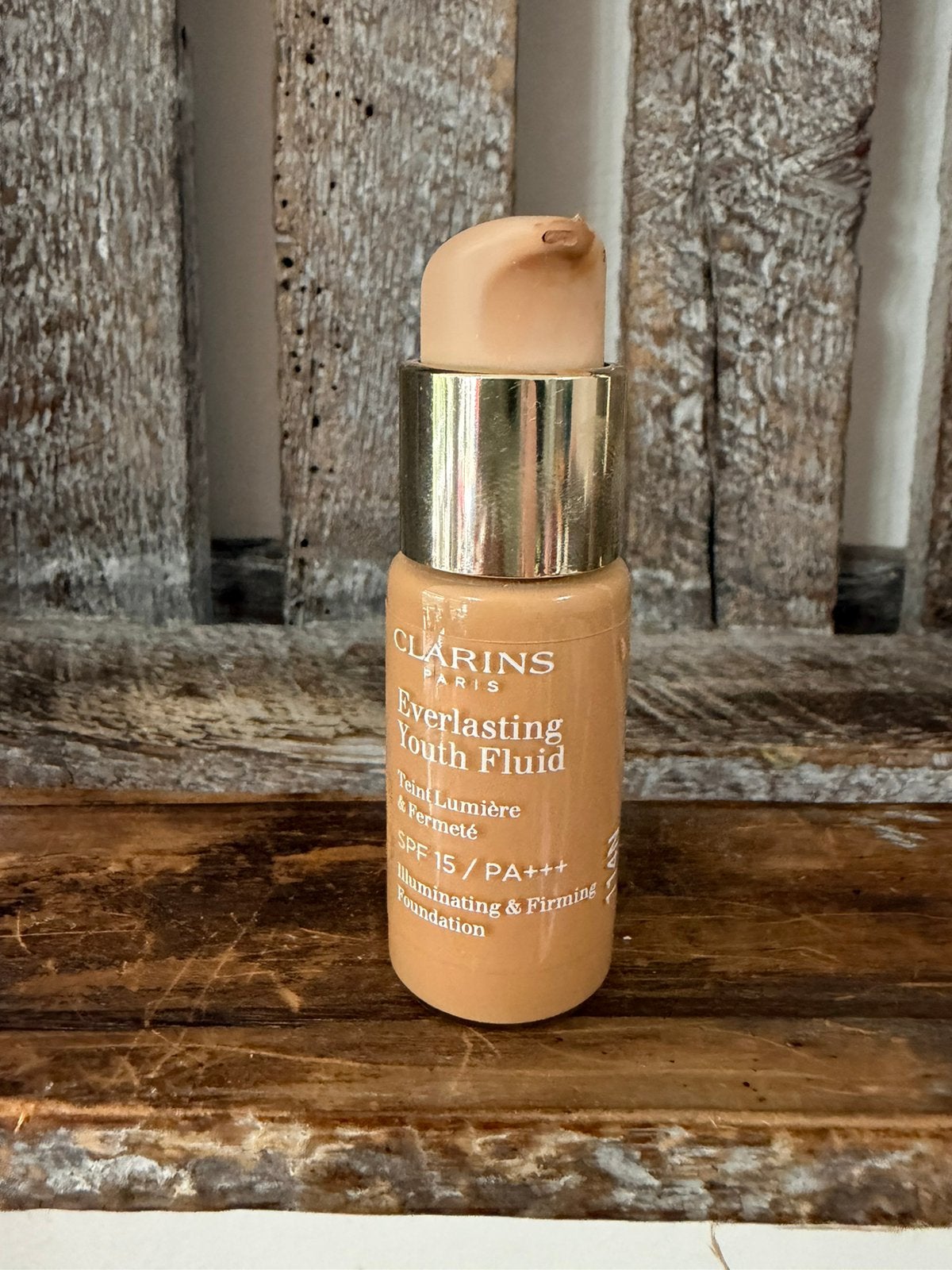 Clarins Everlasting Youth Fluid Foundation 114N, Ophalen of Verzenden, Zo goed als nieuw, Beige, Gehele gezicht