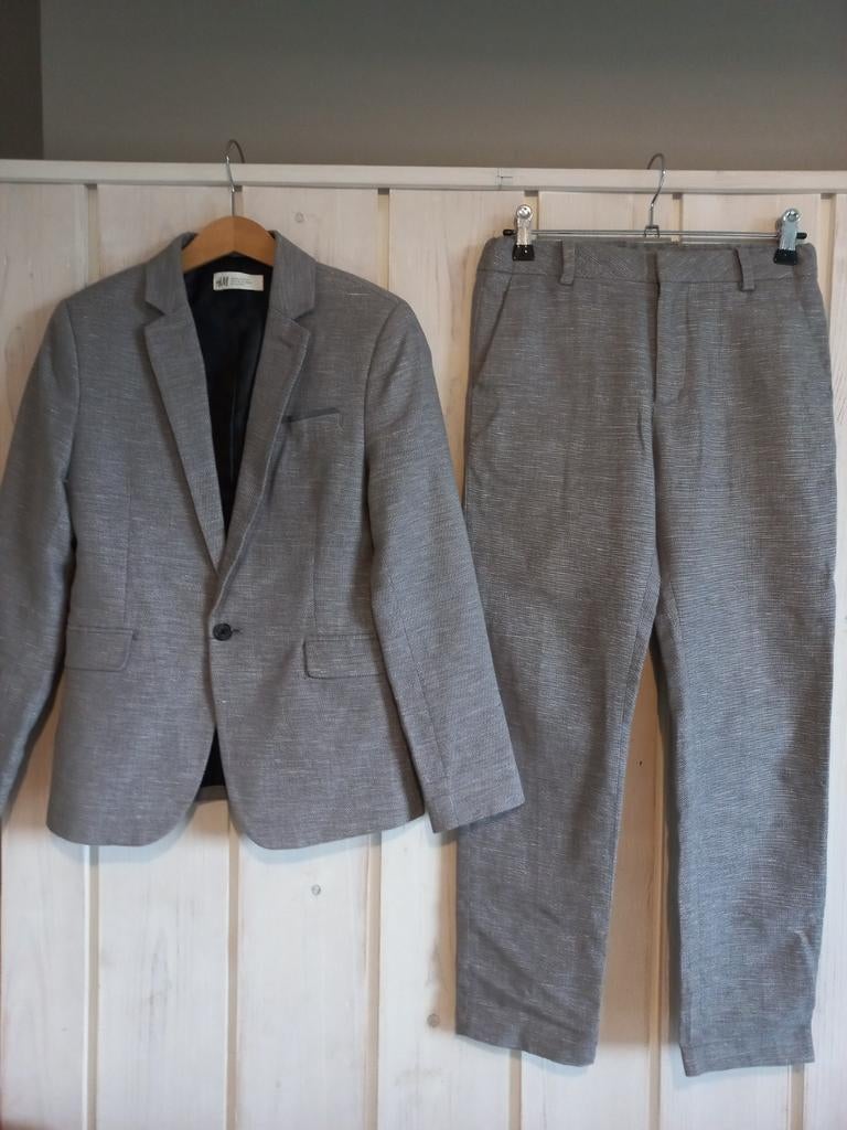 Te koop grijs jongens kostuum van H&M maat 146, Ophalen of Verzenden, Zo goed als nieuw, Jongen, Broek