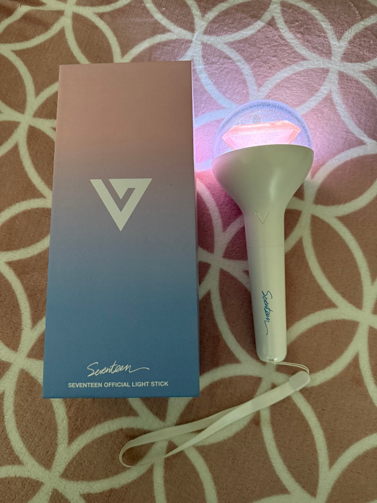 Seventeen Caratbong versie 1 light stick, Ophalen of Verzenden, Zo goed als nieuw, Foto of Kaart