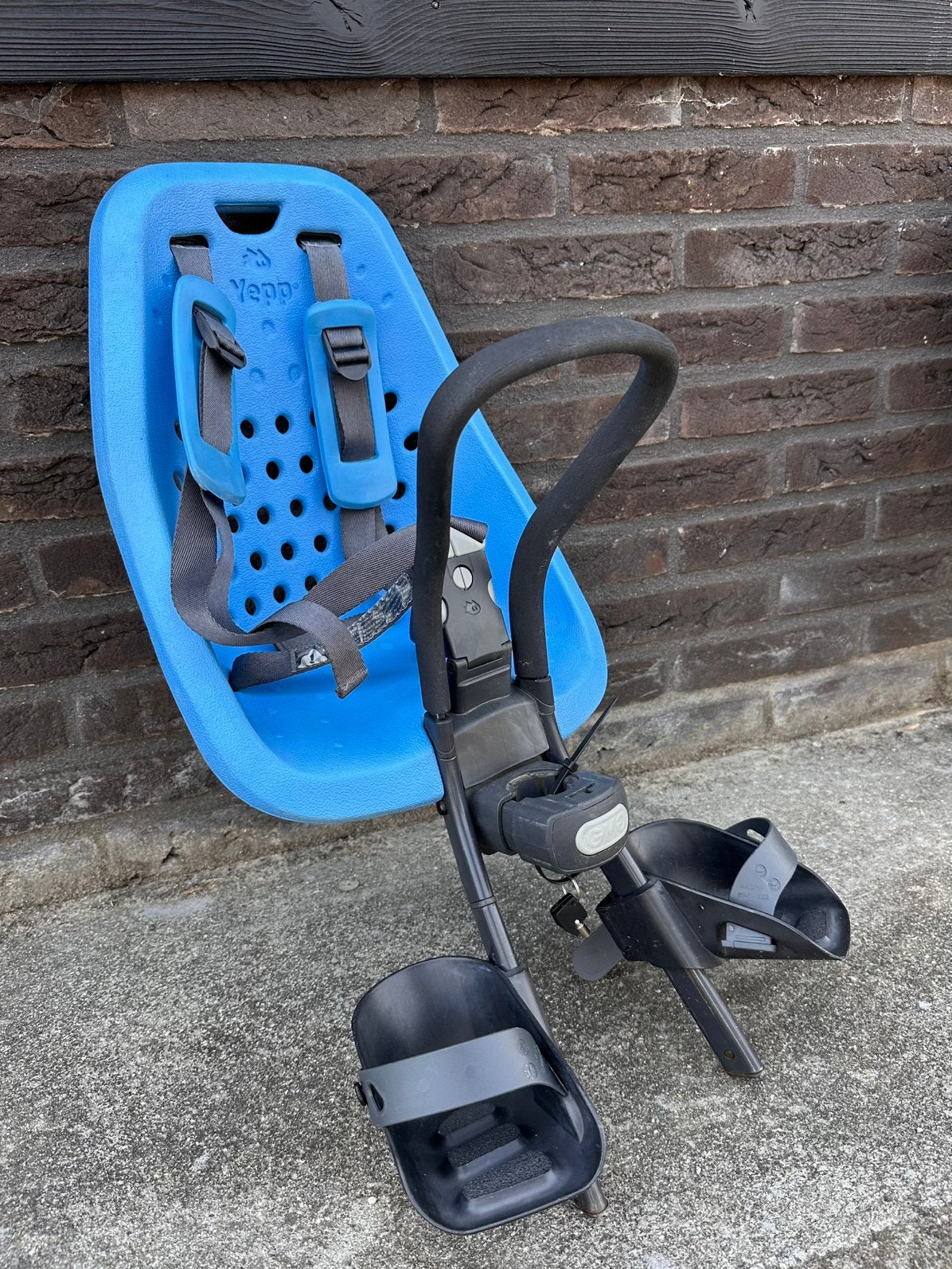 Yepp voorzitje met adapter, kleur blauw, in nette staat, Ophalen, Gebruikt, Voorzitje