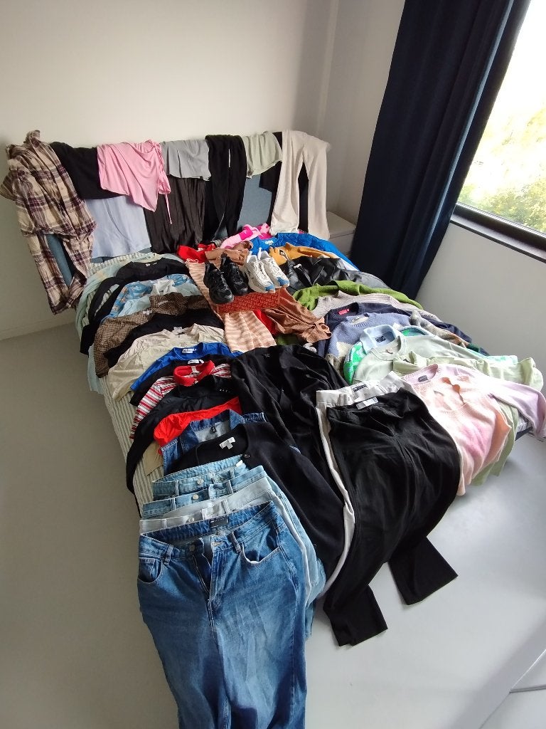Grote dameskledingbundel 15 kg (54 items + 2 paar sneakers), Verzenden, Gedragen, Maat 36 (S)