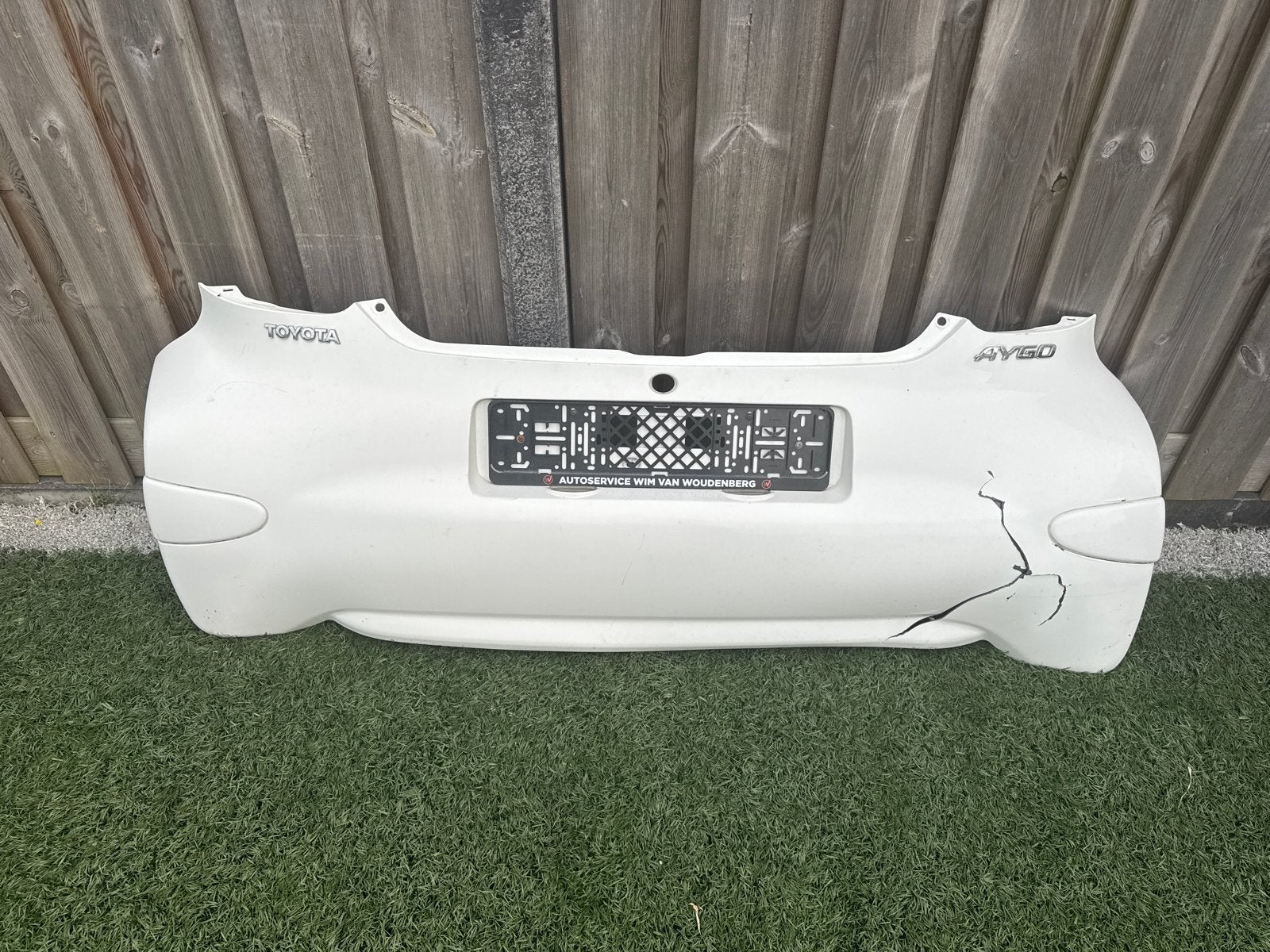 Toyota Aygo Achterbumper Wit - Gebruikt met schade, Auto-onderdelen, Carrosserie en Plaatwerk, Ophalen, Gebruikt, Toyota, Achter