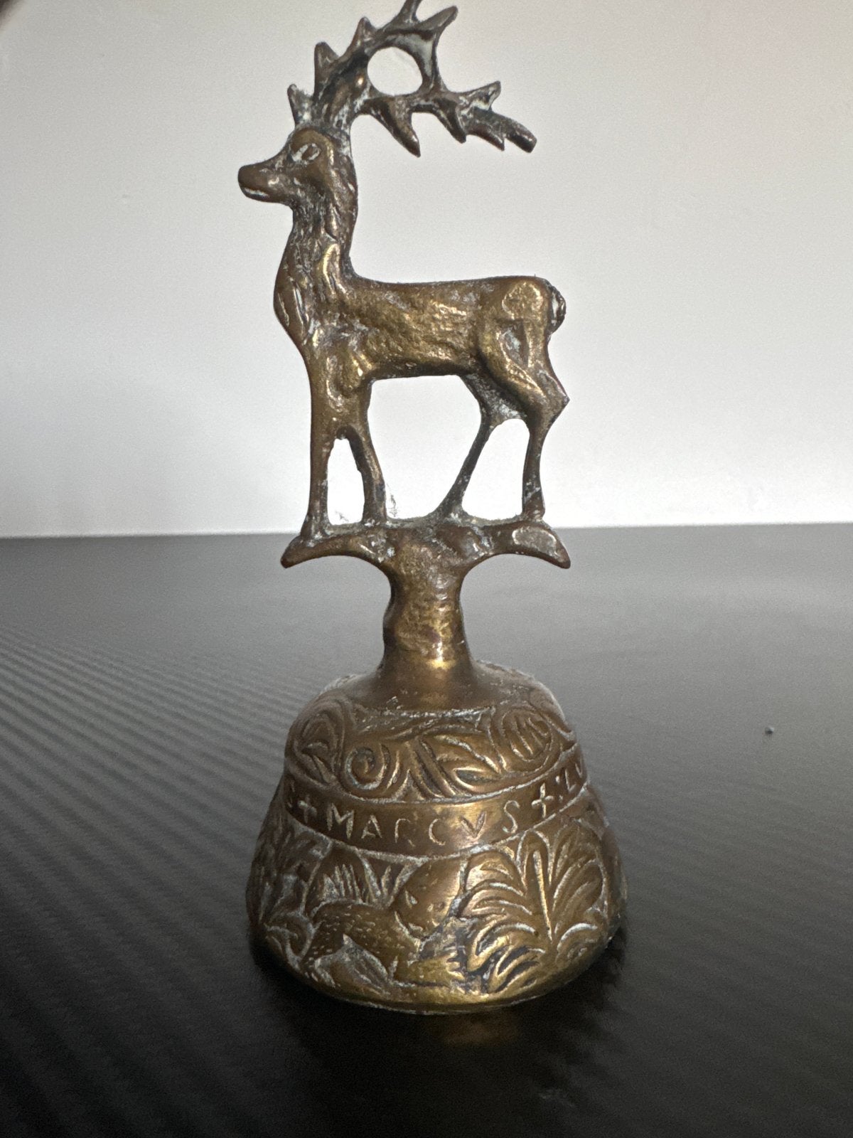 Antieke bronzen bel met hert - St. Marcus & Johannes, Ophalen of Verzenden